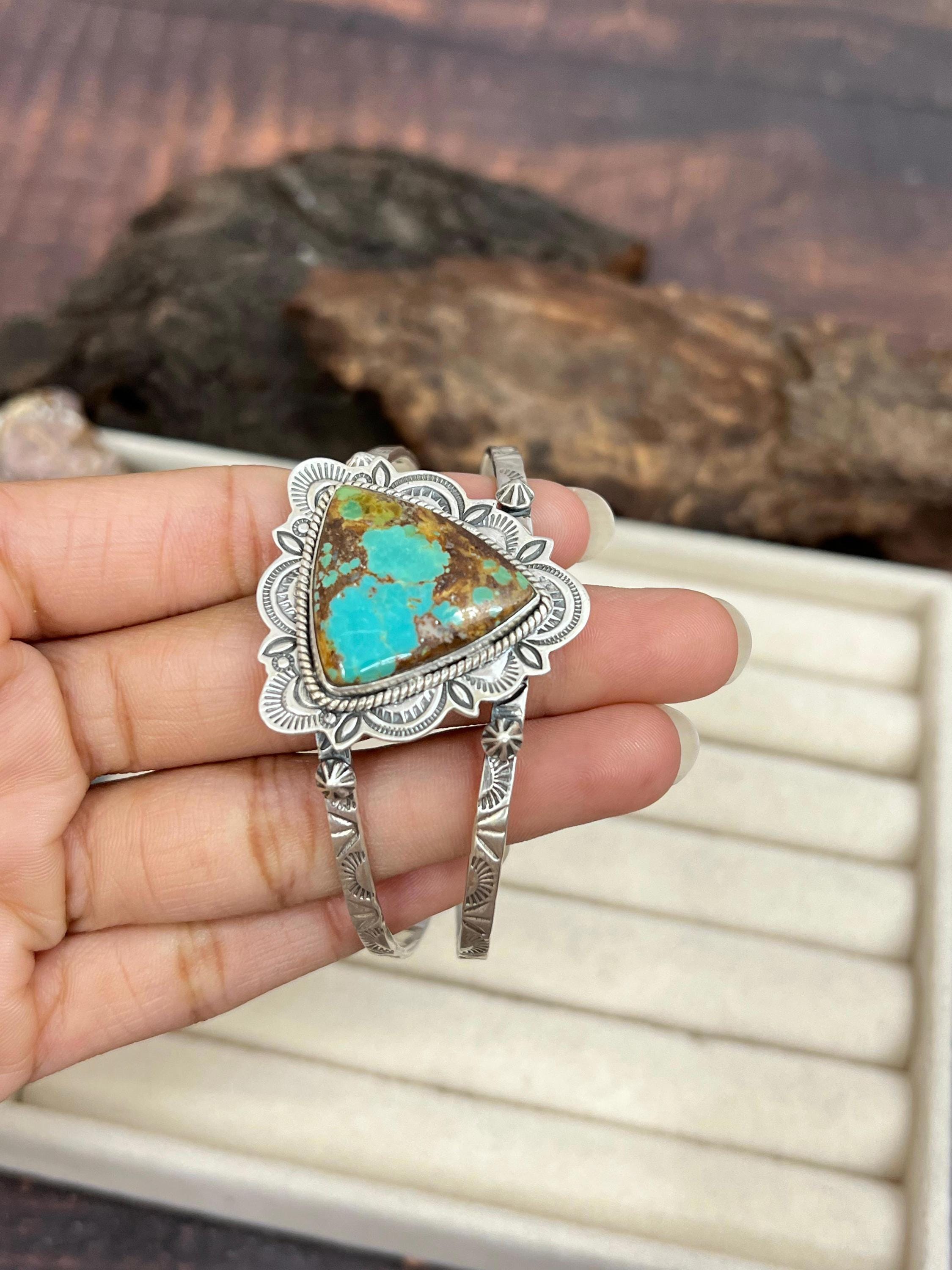 ハンドメイドスターリングシルバーマンティスターコイズカフ