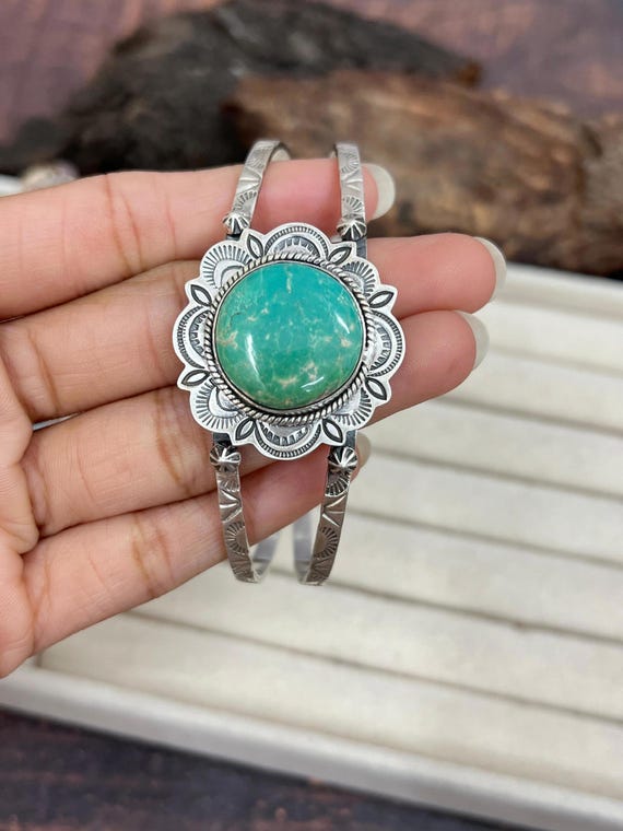 ハンドメイドスターリングシルバーマンティスターコイズカフ