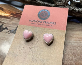 Orecchini a bottone a forma di cuore con conchiglia rosa in argento sterling Navajo