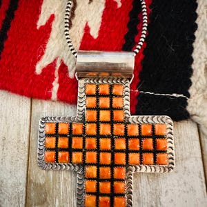 Navajo Sterling Silber & Orange Spiny Kreuz Anhänger von Marcella James