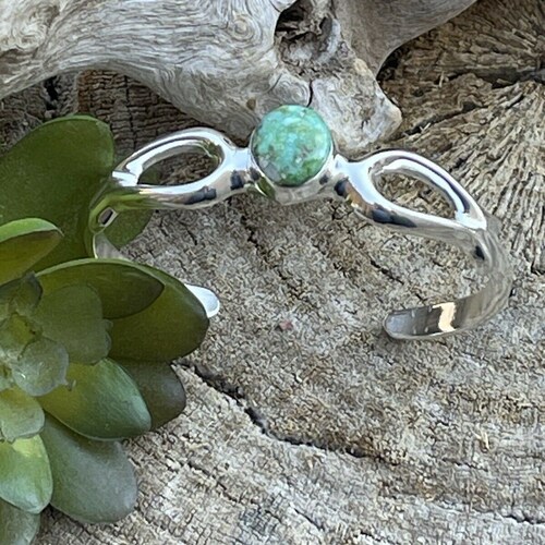 Navajo Sterling Silver Elegant Green shops Turquoise Cuff Bracelet
