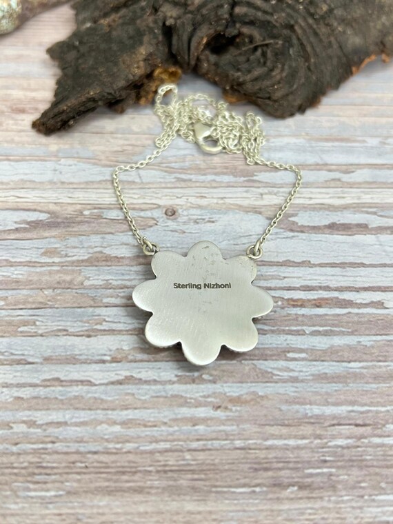 ニゾーニのサイン入りハンドメイドスターリングシルバーハニーダリア