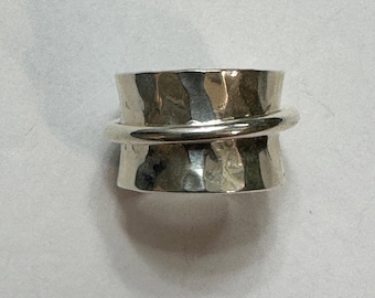De sterlingzilveren spinnerring