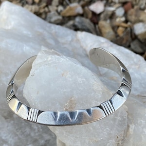 Gorgeous Navajo Sterling Silver Bracelet Signed By The Artist