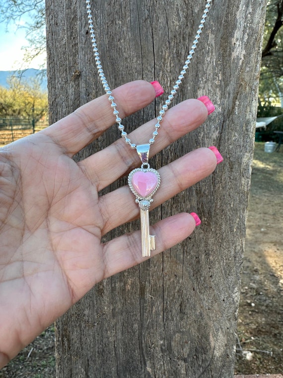Key To My Heart Navajo Heart Queen Pink Conch & St