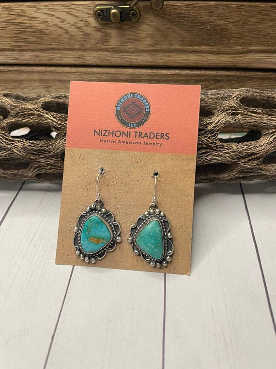 Cute Vintage Navajo Triangular Gaspeite Native American Jewelry Silver Earrings Cute Vintage Navajo Triangular Gaspeite Native American Jewelry Silver Earrings