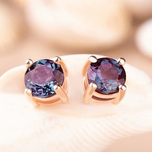Vintage Alexandrit Ohrringe, Alexandrit Ohrringe für Frauen, Minimalistische Ohrstecker, Alexandrit Brillantschliff, Edelsteinschmuck