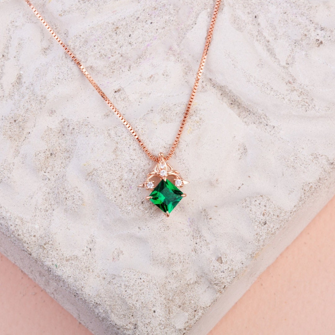 Gold Emerald Green Vintage Necklace for Women Dainty Emerald Green