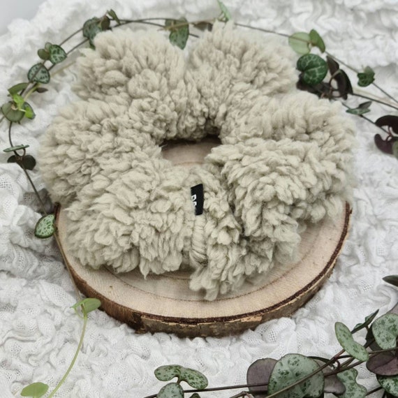 TEDDY MINI SCRUNCHIE WARM TAUPE TEDDY MINI SCRUNCHIE WARM TAUPE