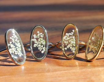 Bague ovale avec dentelle de la reine Anne séchée (fleurs pressées et résine) / fait main en France