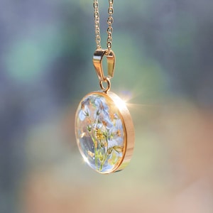 Collier Vintage Signé P&M Paris – Pendentif Croix En Résine Multicolore (bleu, Violet, Rose)
