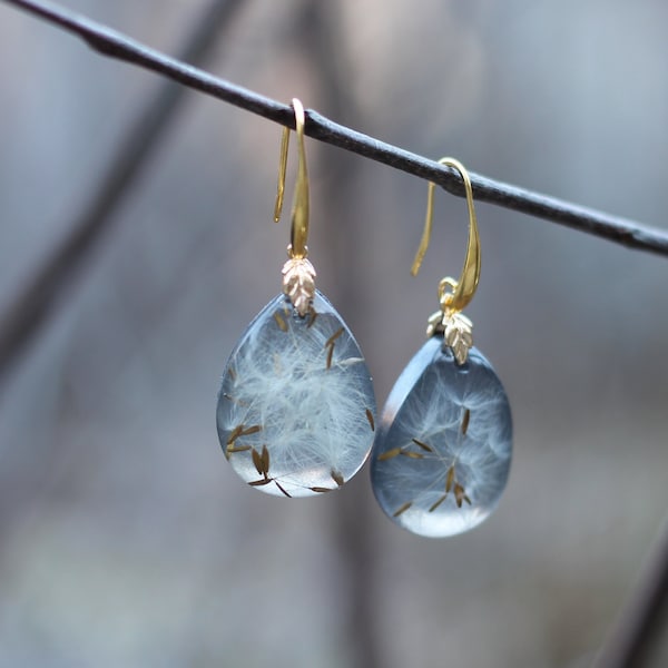 Boucles d'oreilles pissenlit fond noir / Bijou fait main plaqué or ou argent créateur français / make a wish / Résine de pissenlit / Infini