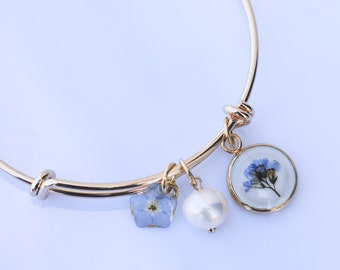 18k handmade cultured pearl, forget-me-not and resin bracelet