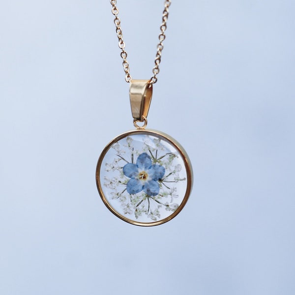 Real forget-me-not and Queen Anne's lace necklace mounted on an adjustable gold-plated chain 42 to 50cm