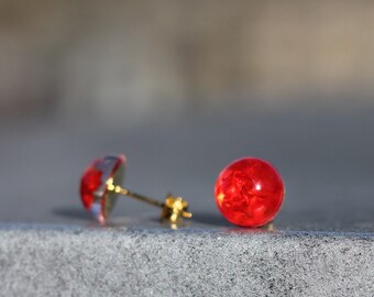 Real red flower ear chip / Resin and flower earring / Real flower jewel / Renewal symbol