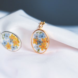 Blue and yellow dried flower key ring / handmade in France / key ring with or without gift packaging image 3