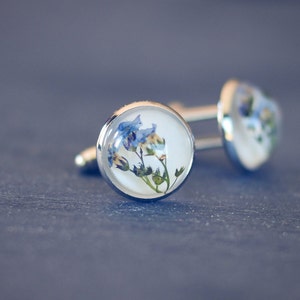 Forget me not cufflinks / Homme boutons de manchette / Accessoire pour homme résine et myosotis / Cadeau pour garçon d'honneur image 1