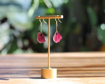 Boucles d'oreille pendantes cottagecore véritable coquelicot, résine et plaqué or, fait main en France dans les alpes maritimes (06)