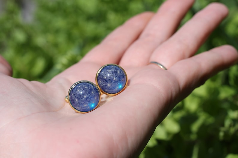 Dandelion with blue resin cufflinks / Accessoire pour homme résine et pissenlit / Boutons de manchette élégants / Cadeau pour lui image 1