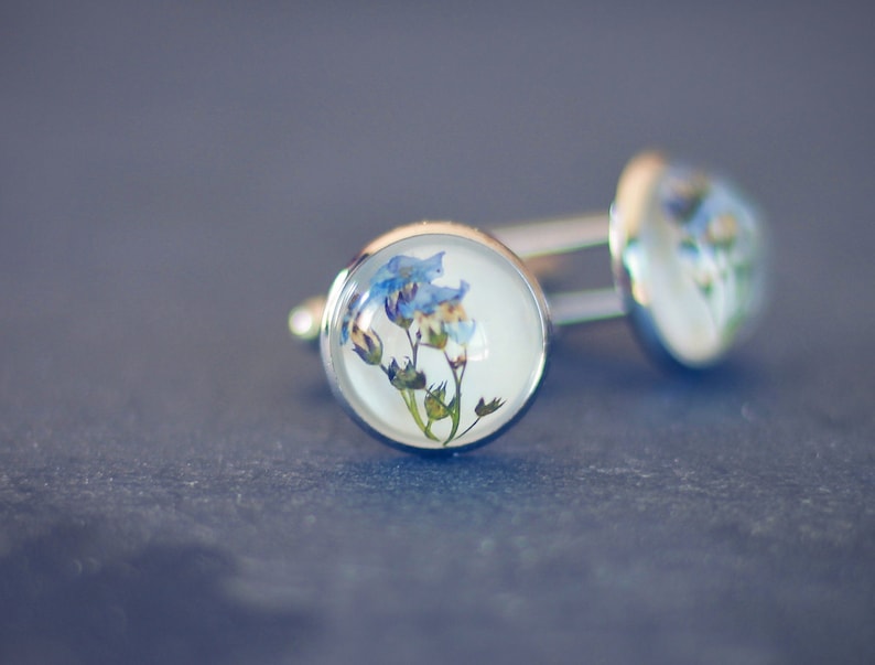 Forget me not cufflinks / Homme boutons de manchette / Accessoire pour homme résine et myosotis / Cadeau pour garçon d'honneur image 3