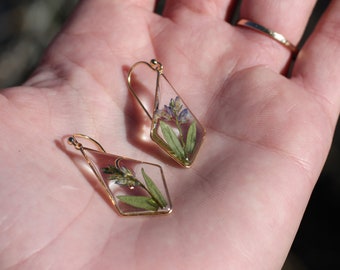 Only one available! Geometric hanging dried flower earring in gold plated