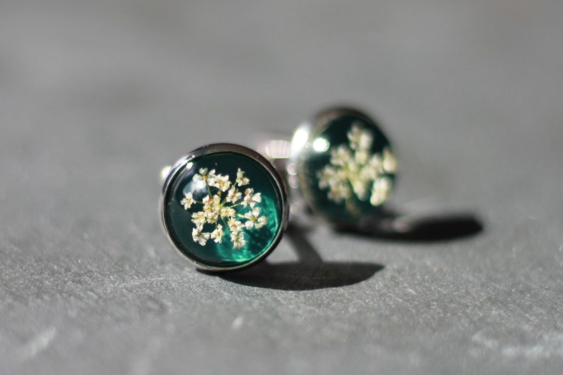 Resin cufflinks / Homme boutons de manchette du marié / Accessoire pour homme résine et dentelle de la reine Anne / Cadeau pour lui VERT FORET