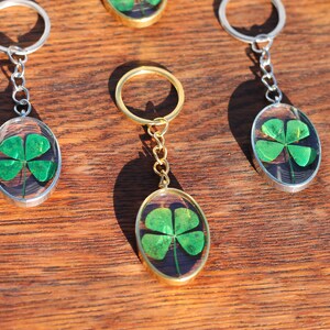Porte clefs trèfle à quatre feuilles / Véritable porte bonheur / Cadeau ...