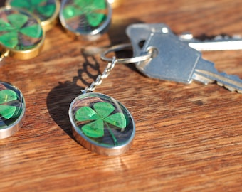 Four-leaf clover keychain / Genuine lucky charm / Gift for a friend / Resin and real clover keychain / Original keychain