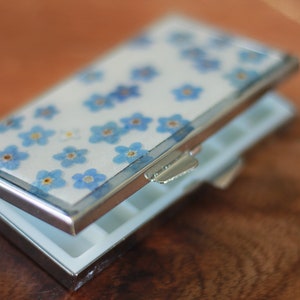 Myosotis pillendoosje of zaksieradendoosje / Munt snoepdoosje / Zevendaagse organisator / Gedroogde bloemenpillendoosje