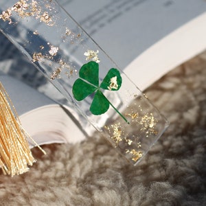 Bookmark with real four-leaf clover, with or without first name, with or without gold leaves / customizable bookmark