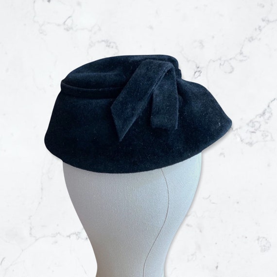 Sophisticated Black Vintage Wool Hat - image 1