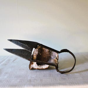 1800s antik geschmiedetes Eisen-Klingen-Werkzeug mit Patina - 19th Century Dekoratives Metall-Objekt für historische Interieurs oder Vintage-inspiriertes Styling