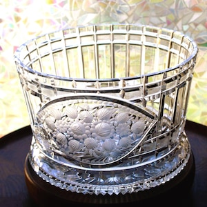 Antike 1930s Kristallschale: Geätztes Blumen - Schliffglas Mittelstück