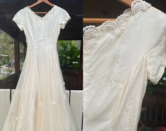 Vintage 1940s-1950s Ivory Wedding Gown, Extra Small.