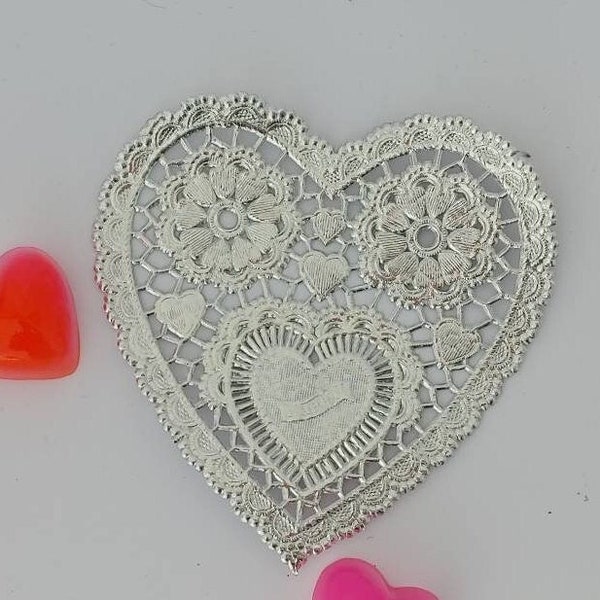 Silberne Herz-Deckchen, 15,2 cm, 15 Stück, Folien-Herz-Deckchen, Valentinstag-Bastelarbeiten, Hochzeitsherzen, Jubiläumsherzen