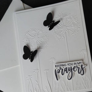 Carte de sympathie pour exprimer vos plus sincères condoléances avec un papillon gracieux en noir ou blanc