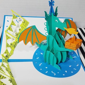 Carte pop-up d'anniversaire d'enfant dragon faite main en bleu ou violet, carte d'anniversaire garçon ou fille pop-up, carte d'anniversaire d'enfant, carte à envoyer