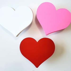 25 kartonnen harten in meerdere kleuren en maten, gestanste harten, papieren hartjes, valentijnsharten