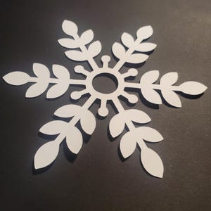 20 flocons de neige en papier cartonné blanc, tailles assorties, découpes pour cartes, flans de flocon de neige