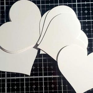 Paquete de 25 recortes de corazones de papel de 3 pulgadas, corazones troquelados, corazones en blanco, formas de corazón de cartulina