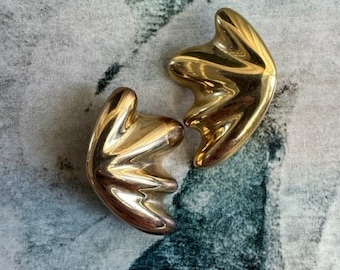 1980s Chunky Gold Articulated Seashell Pierced Earrings Abstract Fan Shell Shape Vintage Statement Jewelry
