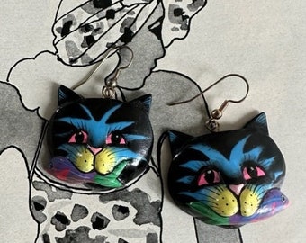 Vintage Large Cat with Fish in Mouth Dangle Earrings, 70s Wood Folk Art Hand Painted Cat Earrings, Vintage Wooden Earrings, 70s Wood Jewelry