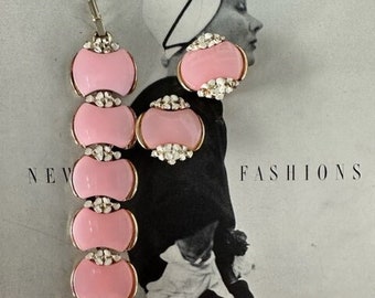 Vintage Pink Chunky Lucite Book Chain Style Bracelet 1950 display picture 3