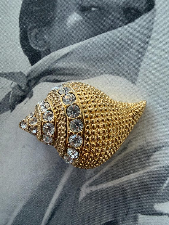 1980s Kenneth Jay Lane Signed Gold Tone Shell Bro… - image 8