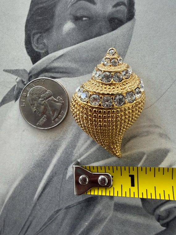 1980s Kenneth Jay Lane Signed Gold Tone Shell Bro… - image 10