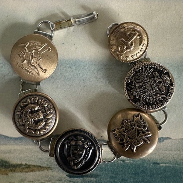 Vintage Coat of Arms Button Charm Bracelet, Coat of Arms Jewelry, Military Jacket Button Bracelet, Heraldic Bracelet, Heraldic Jewelry