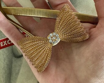 1970s Gold Mesh Bow Tie Stretch Belt Vintage Mesh Buckle Clasp Jewelry 1970s Gold Mesh Bow Tie Stretch Belt Vintage Gold Metal  main image 3