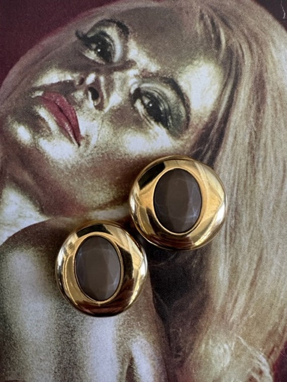 80s Mega Gold Puffy Round earrings with Matte Bro… - image 5