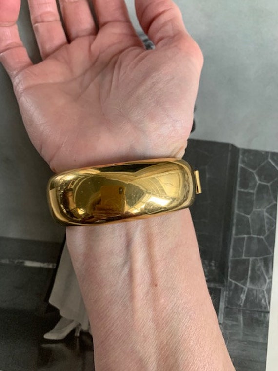 1980s Givenchy Signed Gold Hinged Bangle Bracelet… - image 8