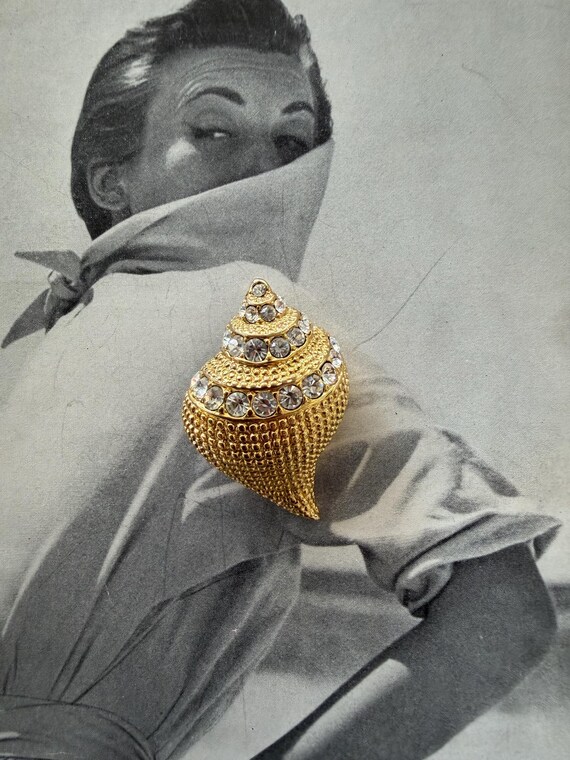1980s Kenneth Jay Lane Signed Gold Tone Shell Bro… - image 3